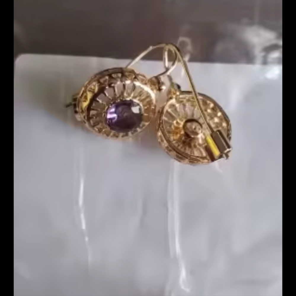 GREEN EMERALD GLASS GOLD TONE FASHION EARRINGS. GORGEOUS Hoop Lock. - Picture 6 of 9